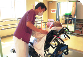 歩行の練習・車イス乗車の促進